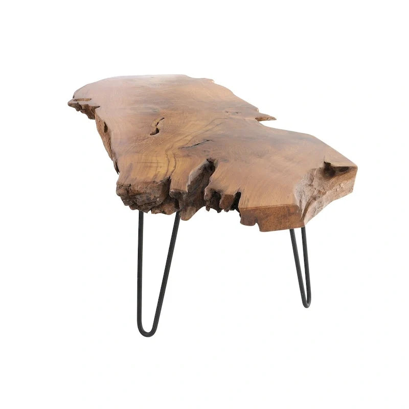 Mesa de centro artesanal de teca con borde natural y patas metálicas negras