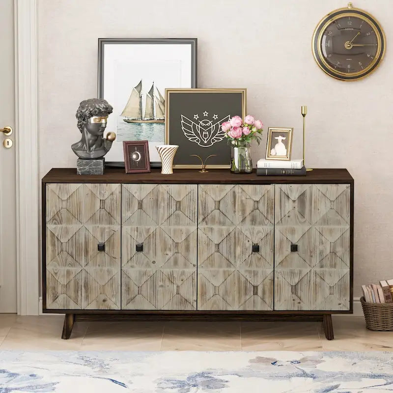 Aparador vintage de 4 puertas con relieve decorativo y estantes ajustables